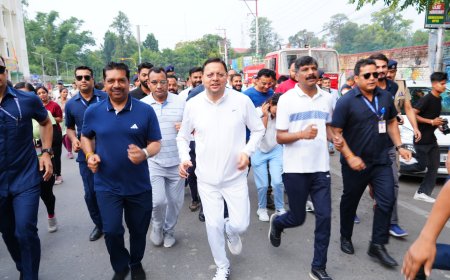देहरादून में दौड़ी विरासत की रफ्तार, सीएम धामी ने युवाओं संग लगाई दौड़