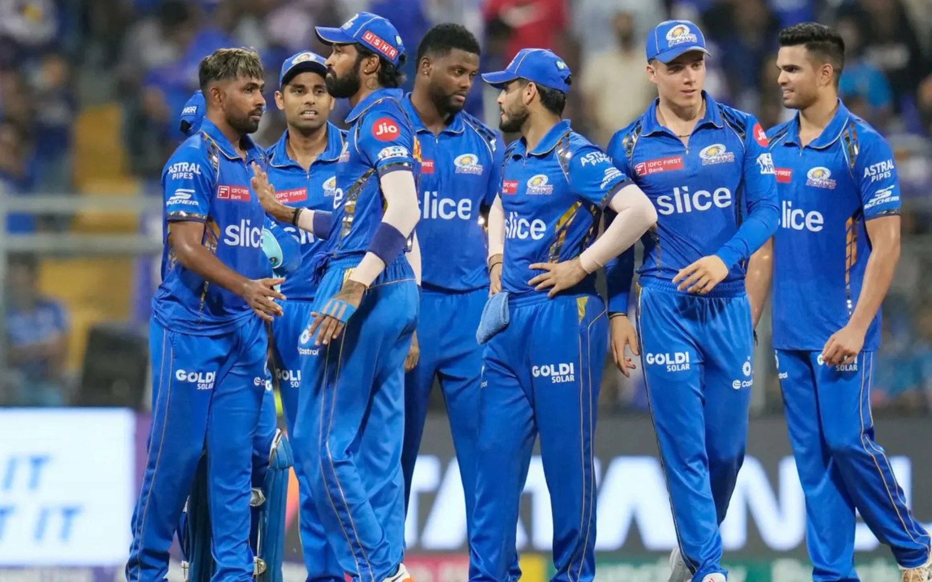 मुंबई इंडियंस के इस बल्लेबाज ने बरपाया कहर, 11 चौके और 5 छक्के ठोककर रच दिया इतिहास