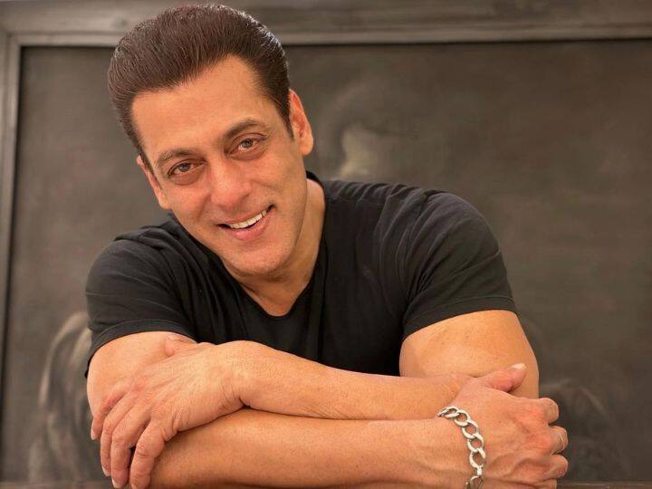 60 साल के Salman Khan के लिए रूमर्ड गर्लफ्रेंड ने लगाए सुर, वायरल हुआ भाईजान की पार्टी का दिल छूने वाला वीडियो