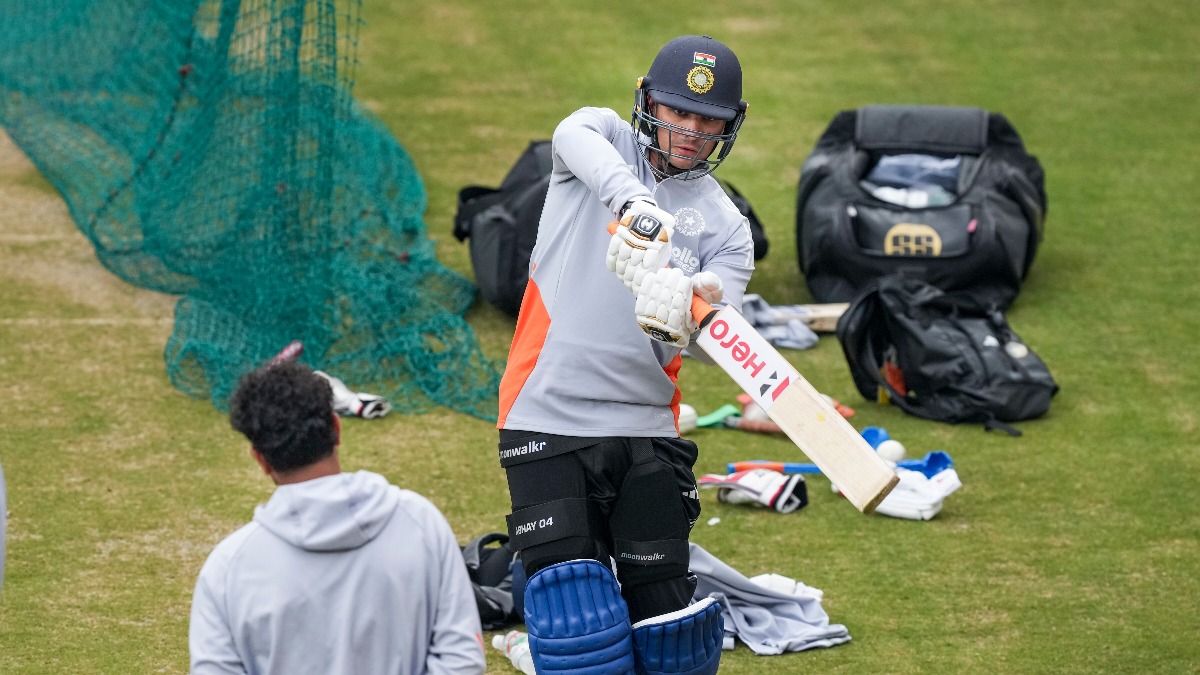 अभिषेक शर्मा का तूफान... एक घंटे के भीतर जड़े 45 छक्के, स्टेडियम के बाहर घरों में गिरी गेंद