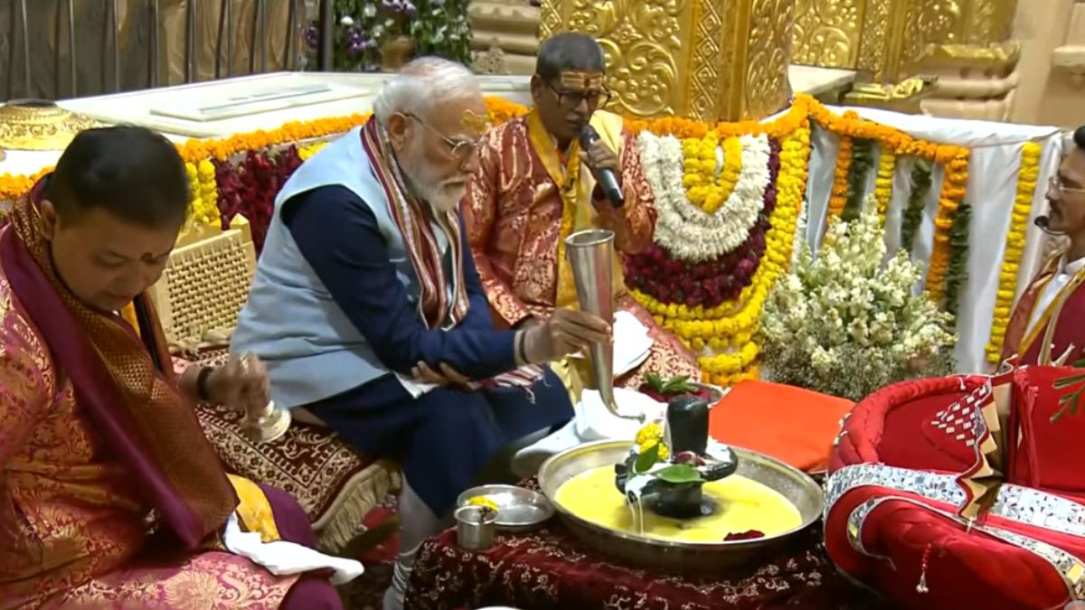 सोमनाथ मंदिर में PM मोदी कर रहे दुग्धाभिषेक, पूजा-अर्चना के बाद सभा को करेंगे संबोधित